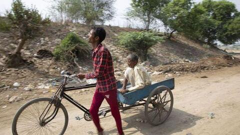 24 giờ "địa ngục" giữa nắng nóng kỷ lục ở Ấn Độ: Không quạt, không nước, gầm cầu biến thành lớp học và cuộc chiến sinh tồn khốc liệt