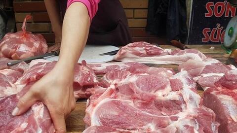 Nắng nóng, giá cua đồng tăng từng ngày; giá thịt gia cầm, thịt lợn, trứng cũng 'leo thang'