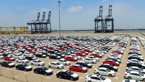 Ô tô nhập khẩu về Việt Nam giảm mạnh, giá tăng hàng nghìn USD/chiếc