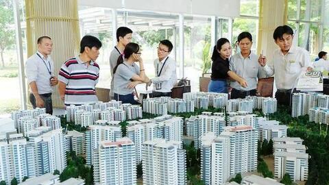 Người mua nhà xoay sở với lãi suất tăng