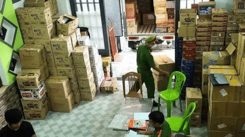 Đột kích kho hàng lậu, chứng kiến hàng ngàn bánh Trung thu chất lượng dỏm