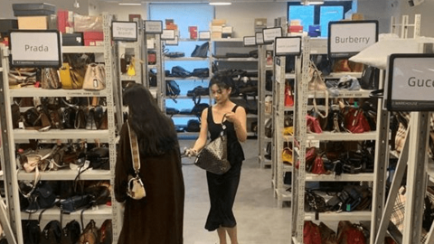 Không có tiền mua hàng hiệu mới, người Trung Quốc đổ xô "săn" đồ cũ