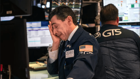 Phố Wall vẫn bán tháo, đồng Yên chạm đáy 2 thập kỷ