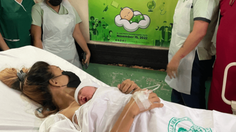 Bé gái ở quốc gia Đông Nam Á này vừa vinh dự trở thành công dân thứ 8 tỷ trên thế giới