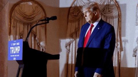 Vừa tuyên bố tranh cử, vận rủi đeo bám ông Donald Trump