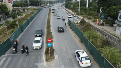 Rào chắn phục vụ thi công đường Âu Cơ - Nhật Tân, cấm nhiều loại xe trong giờ cao điểm