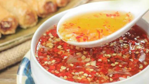 Ngoài cánh gà, mẫu nước mắm tại trường iSchool cũng phát hiện vi khuẩn gây ngộ độc: Chuyên gia phân tích lý do