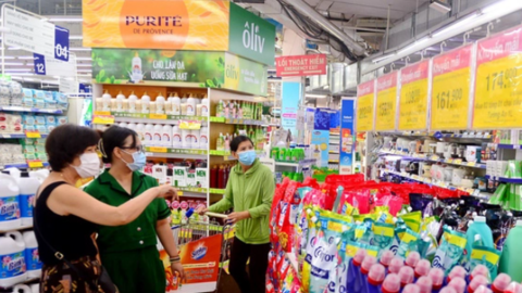 Nhiều siêu thị ồ ạt giảm giá kéo sức mua