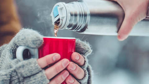 Chuyên gia cảnh báo dùng bình giữ nhiệt đựng loại nước này dễ sinh độc, gây ung thư