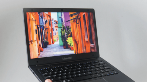 Bộ đôi laptop ‘3 trong 1’ dành riêng cho học sinh giảm giá 2 triệu đồng