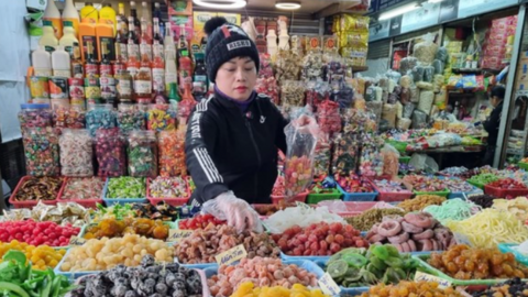 Thị trường cuối năm: Chợ Tết ngóng khách