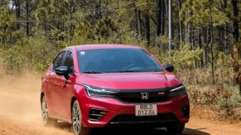 Sedan hạng B đồng loạt giảm giá sâu cuối năm, thời điểm vàng cho người mua