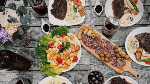 Xu hướng chuẩn bị tiệc cuối năm tại nhà vừa tiết kiệm, thực đơn phong phú