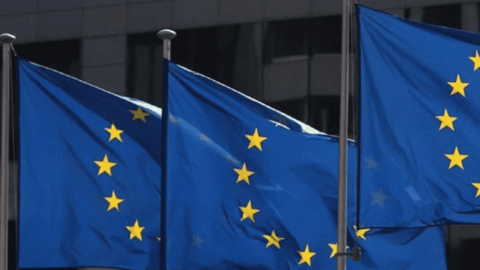 EU xem xét phí đường truyền Internet