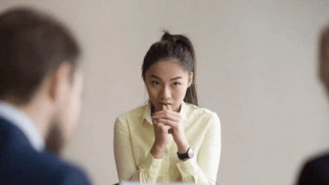 Nhà tuyển dụng: "Sếp và bạn thân kết hôn cùng ngày, bạn sẽ dự đám cưới của ai?" - ứng viên EQ cao đáp trả tinh tế, được hẹn đi làm luôn