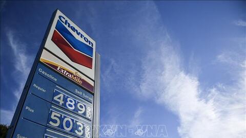 Giá dầu Brent giảm gần 1%