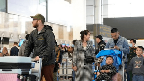 Khách quốc tế qua sân bay Việt Nam tăng mạnh