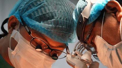 Rơi nước mắt với cuộc chạy đua xuyên đêm của các bác sĩ, đưa trái tim từ TP.HCM ra Hà Nội để cứu người