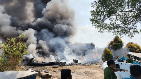 Cháy lớn ven sông Sài Gòn, lửa thiêu rụi hàng chục canô