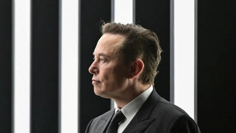 Tỷ phú Elon Musk mất danh hiệu người giàu nhất thế giới