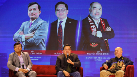 Người trẻ nghe ai: Sếp DH Foods lấy ví dụ về Manchester United "không từ bỏ dù khó khăn", ông Hoàng Nam Tiến khuyên "biết từ bỏ khi lựa chọn sai"