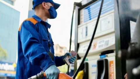 Giá xăng trong nước có thể tiếp tục tăng nhẹ