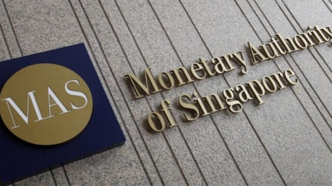 Singapore tạm dừng thắt chặt chính sách tiền tệ để đối phó với những rủi ro kinh tế