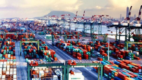 Bất chấp suy giảm xuất nhập khẩu, xuất siêu vẫn đạt hơn 4 tỷ USD