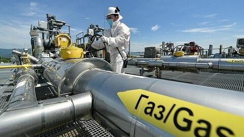 Dầu quay đầu giảm hơn 2% sau 2 phiên tăng liên tiếp