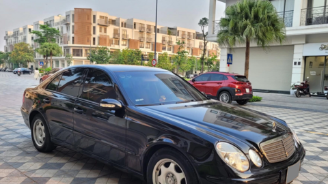 Từng thuộc dòng Mercedes đắt nhất Việt Nam nhưng chiếc xe này giờ chỉ bằng giá 2 chiếc SH, người bán cam kết 'keo chỉ nguyên bản', nội thất đã thay đổi kết cấu