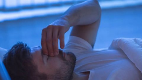 Dấu hiệu sớm của bệnh gan có thể xuất hiện vào ban đêm