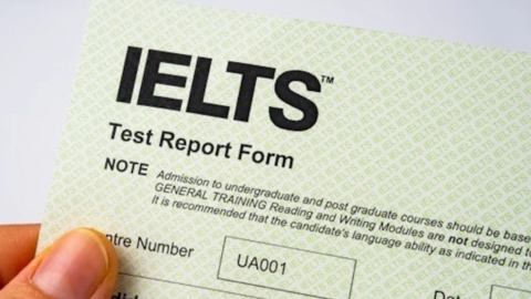 Học sinh bức xúc IELTS 8.0 vẫn không được miễn thi ngoại ngữ tốt nghiệp THPT