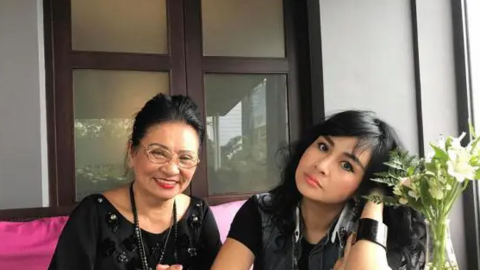 Ca sĩ nổi tiếng của Việt Nam từng bị người lạ tráo đổi lúc mới chào đời