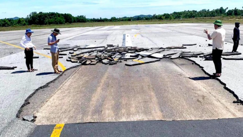 Bong vỡ mặt đường băng sân bay Vinh: Nguy cơ lặp lại
