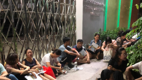 Làm thế nào để chấm dứt cảnh xếp hàng xuyên đêm xin học lớp 10?