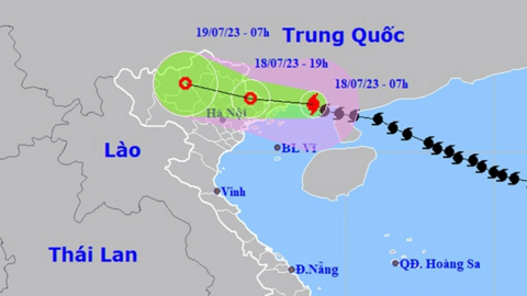 Bão số 1 tiếp tục suy yếu, cách Móng Cái 100 km