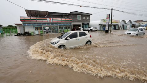 Toàn cảnh thảm kịch mưa lũ tại Hàn Quốc: Vỡ đê khiến 60.000 tấn nước tràn bờ, nhiều người tử vong thương tâm
