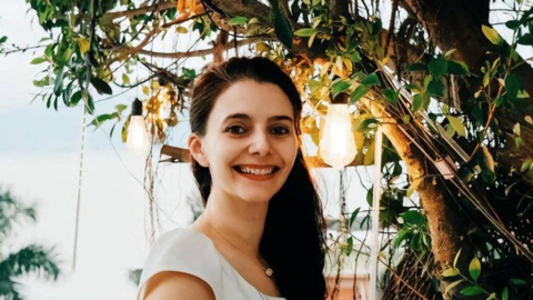 Cô vợ Pháp bỏ chức Giám đốc về làm bánh cùng chồng thu nhập trăm triệu mỗi tháng