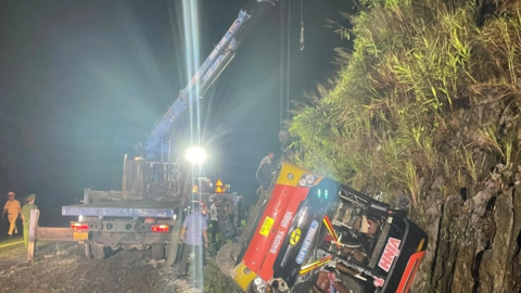 Lật xe trên cao tốc La Sơn - Túy Loan: Tài xế xe khách không làm chủ tốc độ