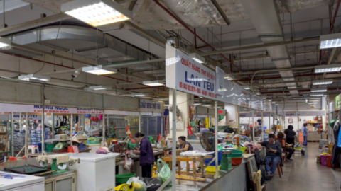 Nhiều chợ nổi tiếng ở Hà Nội ế khách, tiểu thương bỏ sạp