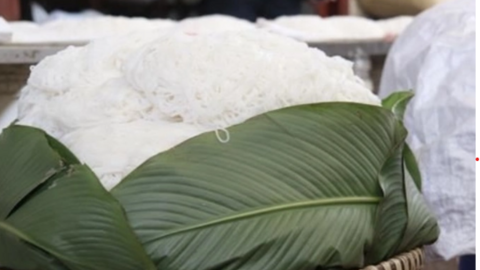 Giá gạo leo thang, chủ xưởng bún phở còng lưng gánh lỗ