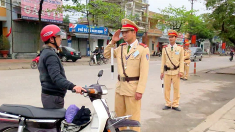 Không bắt buộc CSGT phải nói lời chào, cảm ơn tài xế