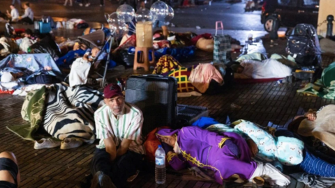 Nhiều người Maroc ngủ ngoài đường sau trận động đất thế kỷ