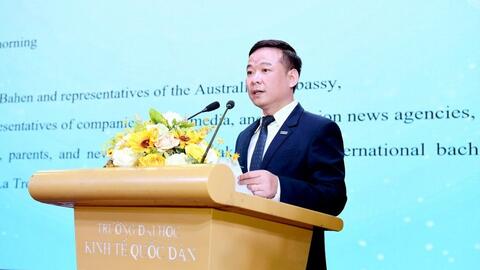 “Hãy học khi người khác ngủ, lao động khi người khác lười nhác"