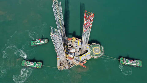 Dầu rút khỏi đỉnh 10 tháng