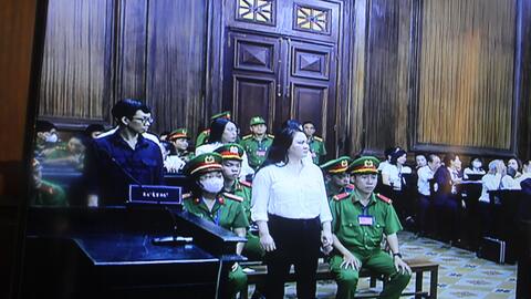 Bà Nguyễn Phương Hằng cùng đồng phạm hầu tòa