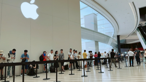 iPhone 15 mở bán trên toàn cầu: Người Việt tiếp tục xếp hàng chờ mua sớm tại Apple Store Singapore và Thái Lan