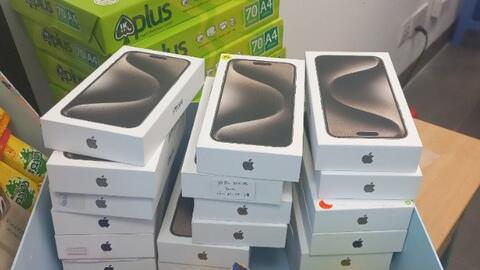 Phát hiện lô hàng 20 chiếc iPhone 15 Pro Max mang lậu vào Việt Nam