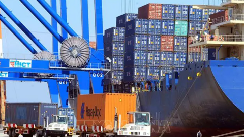 Kinh tế 9 tháng: Vượt qua những 'vùng xoáy'