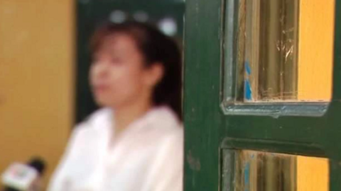 Vụ nữ sinh quỳ “xin cô tha cho em”: Cô giáo phân trần gì?